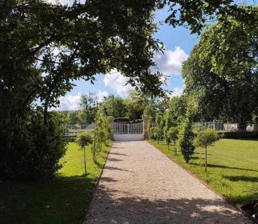 Epineuil-le-Fleuriel House | Gîte des Tourterelles