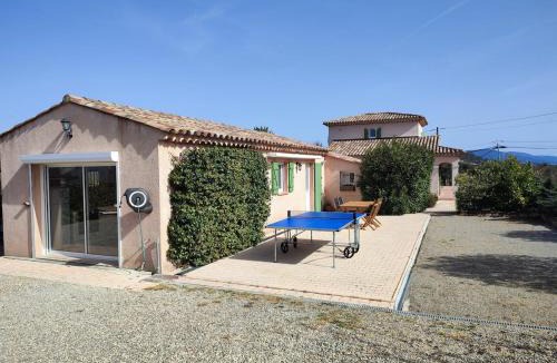 Regusse House | Gîte individuel avec piscine 2 adultes et 1 bébé