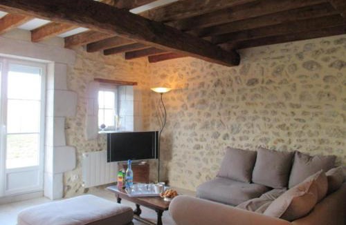 Saint-Priest-d'Andelot House | Gîte rénové, draps inclus, terrasse, salle de jeux, poêle, WiFi, animaux OK, parking, campagne calme - FR-1-489-410