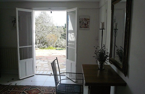 Callas Apartment | Garden level in an artist's house