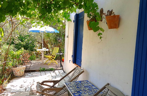 Callas Apartment | Garden level in an artist's house
