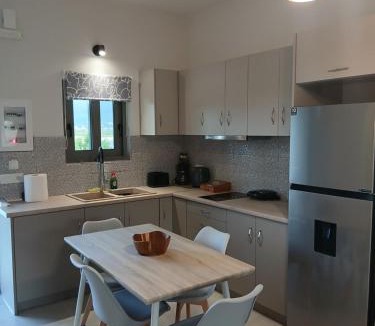 Alikanas Apartment | GEORGIAS Apt,brand new 2025 modern Apt in the center of Alikanas