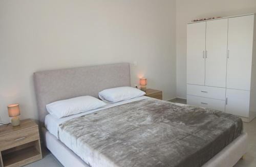 Alikanas Apartment | GEORGIAS Apt,brand new 2025 modern Apt in the center of Alikanas