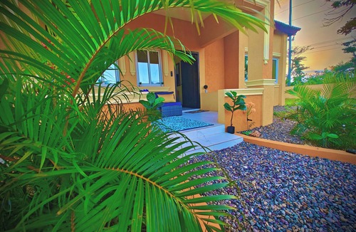 Runaway Bay Villa | Getaway in Runaway Bay!