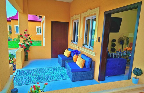 Runaway Bay Villa | Getaway in Runaway Bay!