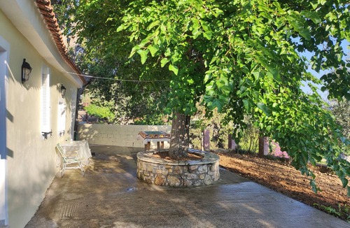 Aigialeia House | Giannis Mountain House Country Retreat with Mountain View and Private Courtyard