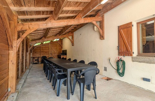 Crevant House | Gite 15 pers center de la France, Household linen and towels provided