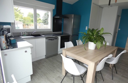 Commentry House | Gite de la Libellule: 3-star house with private garden