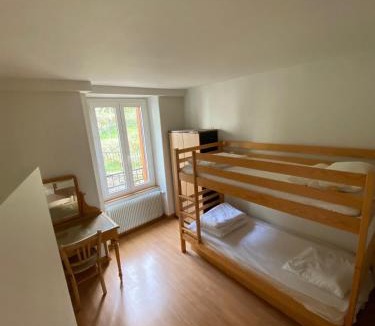 Pontgibaud Apartment | Gite en rez-de-jardin