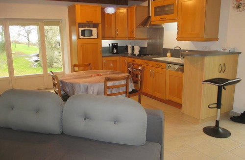 Aveze House | Gîte in the Heart of the Countryside with Private Garden