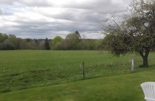 Aveze House | Gîte in the Heart of the Countryside with Private Garden