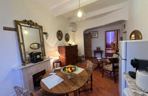 Violes Cottage | Gite in the Prince de Provence Vineyards - At Mas Des Armouriers, with Pool