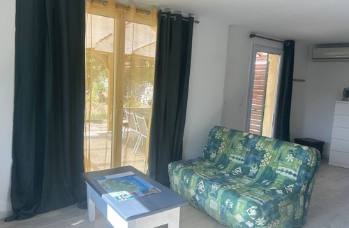 Flassans-sur-Issole Apartment | Gites in a green setting between sea and mountains in green Provence