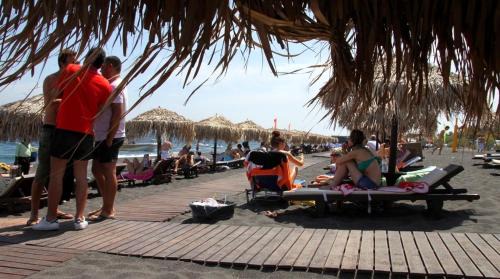 Perivolos Apartment | Glaros Beach