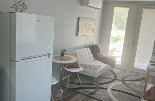 Durant House | Golden stars Charming apartment in fabulous Plant City with WiFi and AC