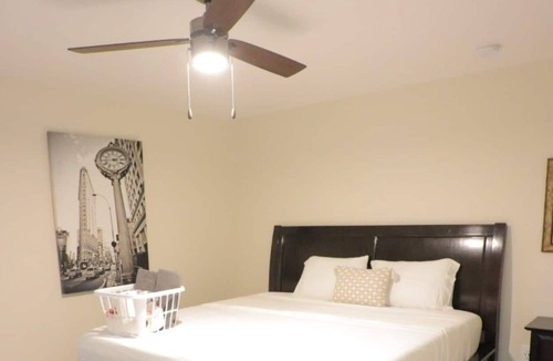 Lakeland House | Gorgeous King Master Suite with Private Lavatory