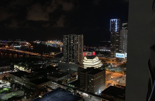 Town Square Apartment | Gorgeous modern apartment in the heart of Miami