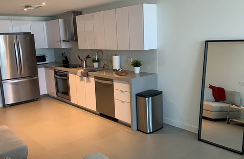 Town Square Apartment | Gorgeous modern Studio in the heart of Miami!