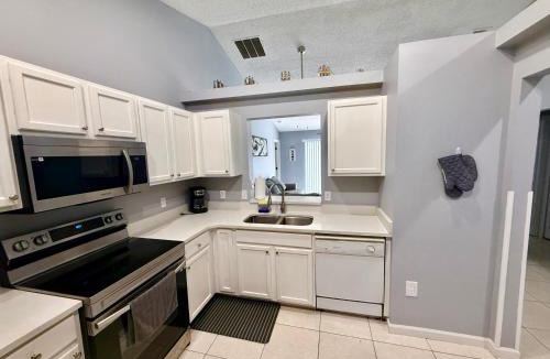 Haines City House | Grand Deluxe Pines 3BR Pool Home near Disney
