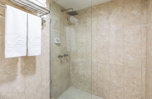 Runaway Bay Hotel | Grand Muthu Runaway Bay