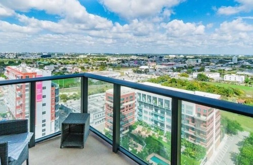 Town Square Apartment | Great 2bed/2bath in Miami! Million Dollar views!