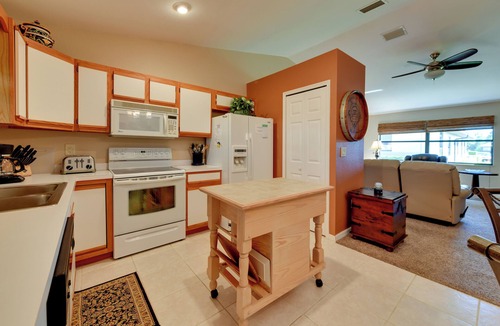 Highland Villa | Grill, Lanai & Pool Access: Charming Sebring Villa