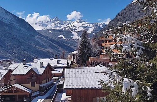 Champagny-en-Vanoise Apartment | Ground floor apartment 55 m2 + garden in chalet, resort-village center, quiet location