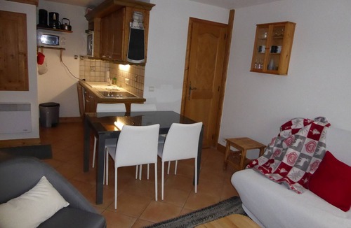 Pralognan-la-Vanoise Apartment | Ground floor 3-room near slopes, up to 6 people