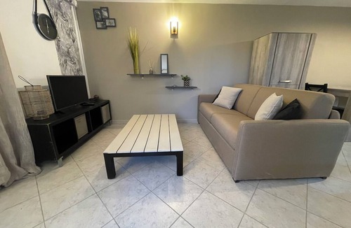 Valensole House | Ground floor of a villa with a garden and private parking
