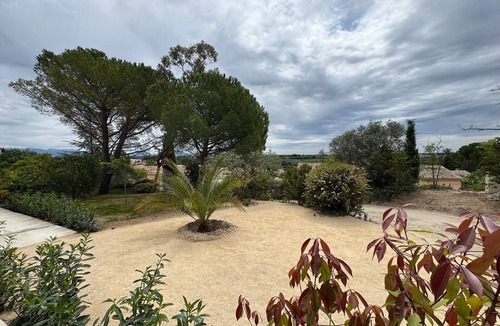 Valensole House | Ground floor of a villa in a quiet area with a terrace and private parking, 800 meters from the village center