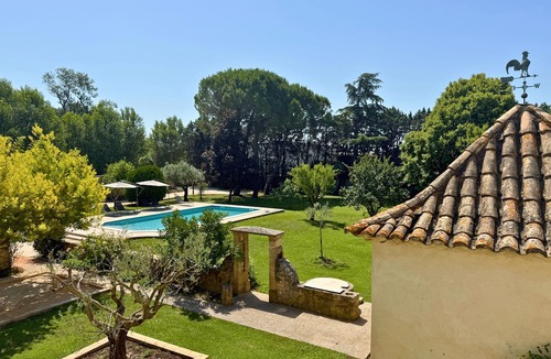 Orange House | Group house in Provence with a pool, ping-pong, pétanque, and billiards