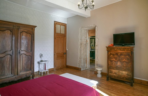 Saint-Albin-de-Vaulserre Bed & Breakfast | Guest Room “Chambre du Parc”: Mountain View, Shared Terrace, Wi-Fi