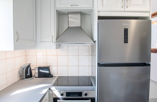 Nea Cryssi Akti House | Guest House Emily Country Home with Mountain View, Wi-Fi and Air Conditioning