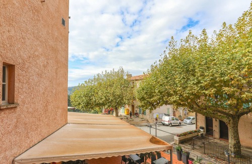 Chateaudouble Apartment | Guest House 'Soleil' with Shared Terrace and Wi-Fi