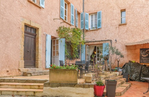 Chateaudouble Apartment | Guest House 'Soleil' with Shared Terrace and Wi-Fi