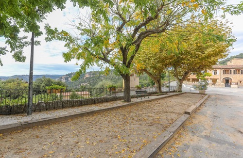 Chateaudouble Apartment | Guest House 'Soleil' with Shared Terrace and Wi-Fi