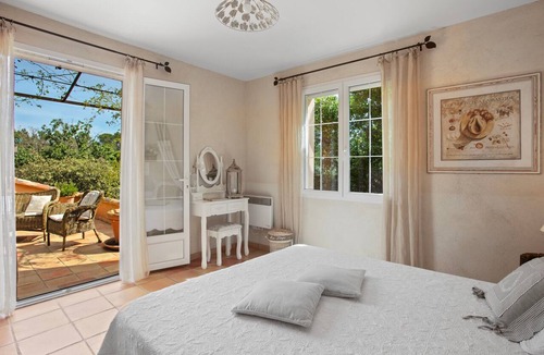 Carces Bed & Breakfast | Guest Room “La Treille” with Shared Pool, Communal Terrace, and Wi-Fi
