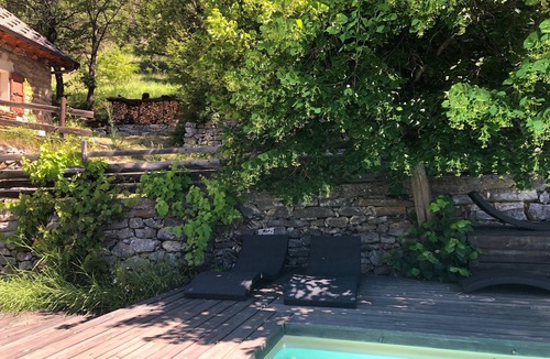 Les Vigneaux Apartment | Guest Rooms in Pelvoux with Mountain View, Shared Pool, and Wi-Fi