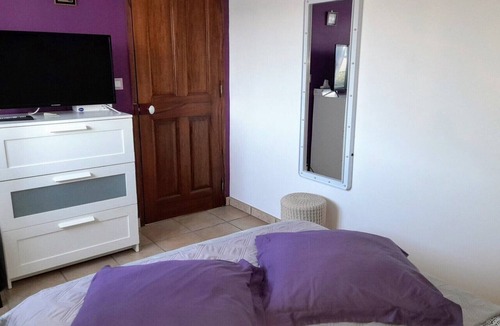 Le Luc Bed & Breakfast | Guest Rooms 'Le Paradis' with Shared Pool, Wi-Fi and Air Conditioning