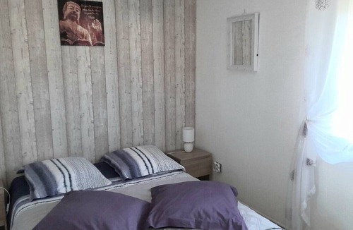 Le Luc Bed & Breakfast | Guest Rooms 'Le Paradis' with Shared Pool, Wi-Fi and Air Conditioning