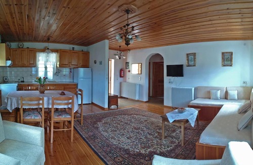 Mikro Papigko House | Guesthouse IRO