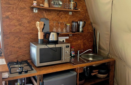 Varages Apartment | Guesthouse 'La Cabane Aux Chevaux' with Private Garden