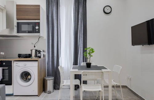 Villette - Maisons Neuves Apartment | GuestReady - Beautiful minimalist central flat
