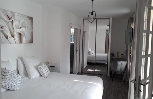 Sainte-Anne du Castellet Hotel | Hôtel Castel Saint Anne