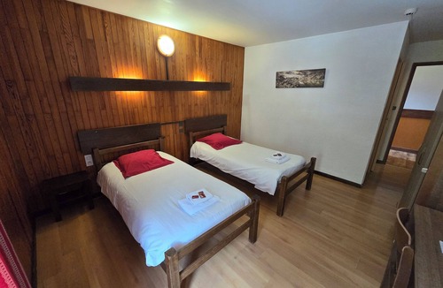 Sixt-Fer-a-Cheval Hotel | Hôtel et Centre de Montagne Le Choucas