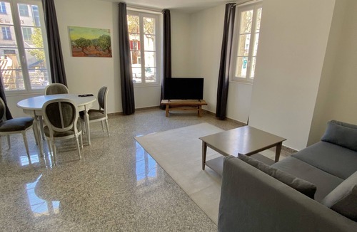 Cotignac Hotel | Hôtel La Falaise