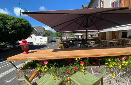 Jassat Hotel | Hôtel Restaurant Le Grillon