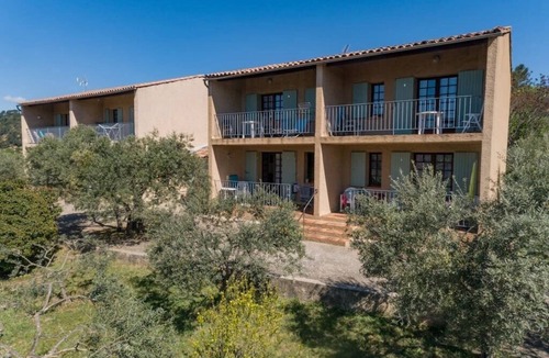 Greoux-les-Bains Apartment | (H) Spacious 1 bedroom apartment, quiet, sun, parking