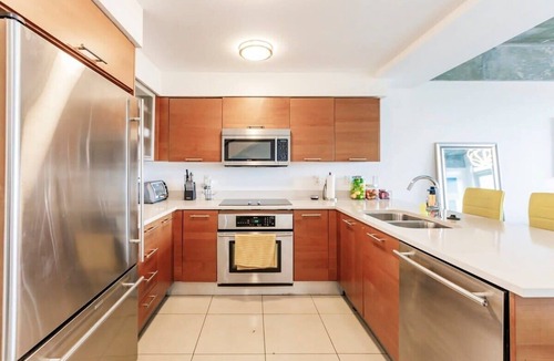 Midtown Apartment | Hang Ten- Large Townhome, lux Amenities, Parking