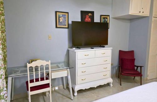 Tower Isle Apartment | Harmony Studio - Chrisanns Beach Resort Apt 18